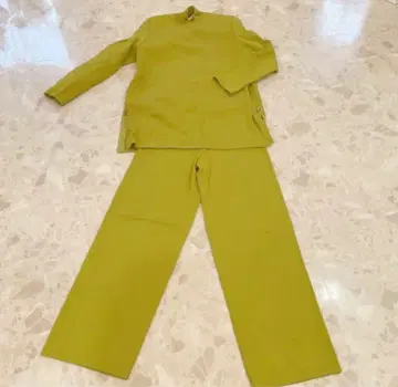 살바토레 페라가모의 니트 팬츠 셋업