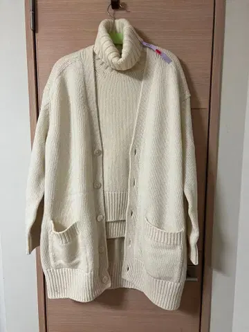 갤러리 바이 GALERIE VIE 파인 울 하이넥 가디건