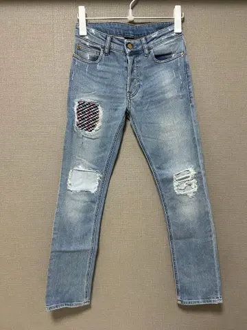 EMPORIO ARMANI 스키니 데님 라이트 블루 데미지 가공