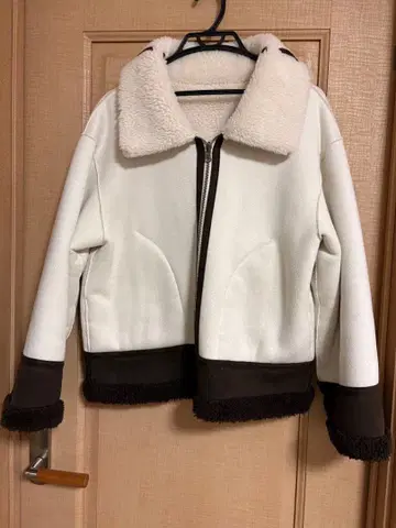 [연말 세일!] MURUA 리버서블 무스탕 코트 화이트/브라운