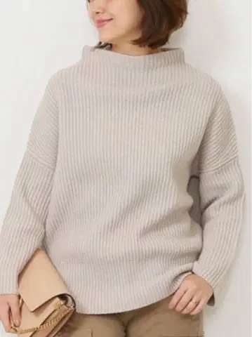 새상품급 두지엠 클라세 캐시미어 블렌드 보틀넥 스웨터 베이지