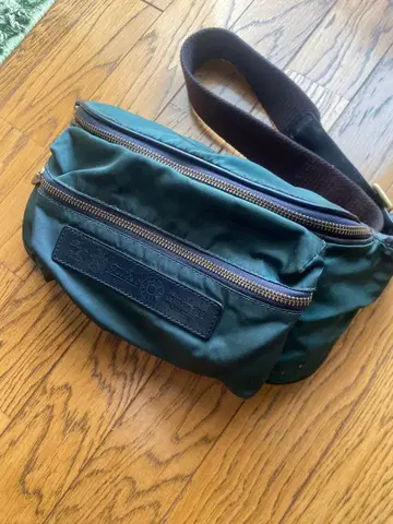 Felisi 다크 그린 바디백