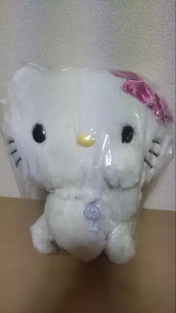 헬로키티 봉제 인형 꽃 장식 포함