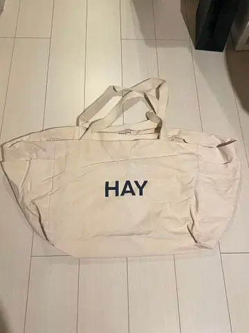 HAY WEEKEND BAG 베이지 토트백