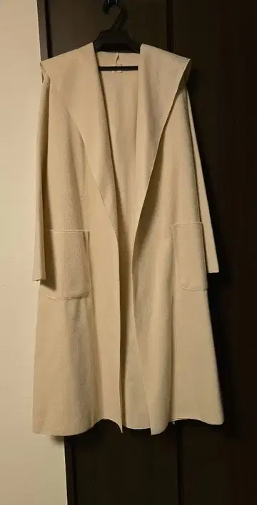 일본제 후드 부착 크림색 롱 코트