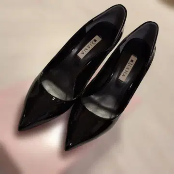 DIANA 블랙 스틸레토 하이힐