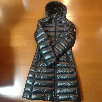 MONCLER 블랙 다운 자켓 후드 부착