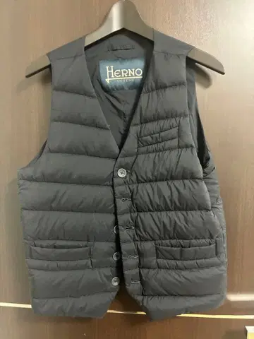Herno 네이비 다운 베스트 사이즈 46
