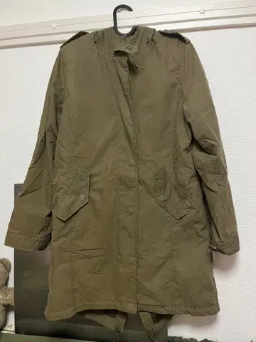 올리브색 플리스 안감 모즈 코트