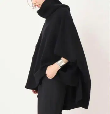 새상품급 COGTHEBIGSMOKE 코그더빅스모크 터틀넥 맨투맨