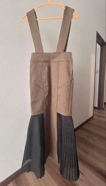 LILY BROWN 서스펜더 플리츠 스커트