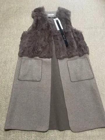 새상품 에이미 로우 퍼 베스트 모카