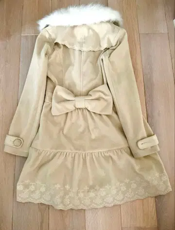 LIZLISA 리즈리사 베이지 프릴 리본 롱 코트