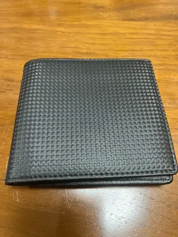 주말 한정 가격 Neu 하이브리드 가죽 접이식 지갑 블랙