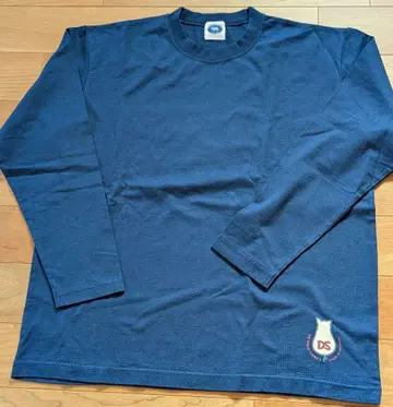 네이비 긴팔 티셔츠 자수 로고