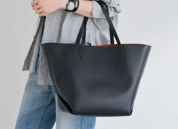 &MyuQ LETTE 블랙 가죽 토트백