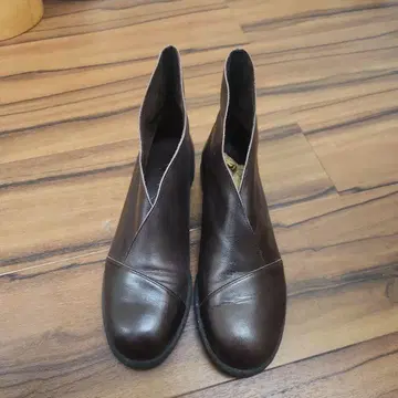 요건 레일 브라운 가죽 부티 슬립온