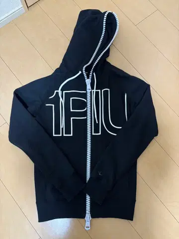 1PIU1UGUALE3 블랙 셋업