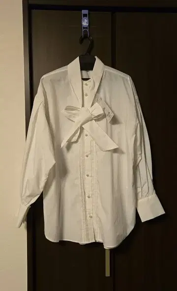 보타이 탈부착 가능 화이트 셔츠 블라우스 VIS 펄 버튼