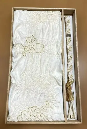 오비 장식 천 허리띠 세트 화이트와 금 포멀