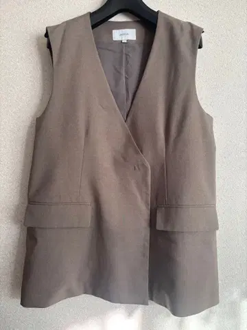 UNTITLED 언타이틀 V넥 베스트