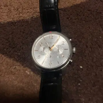 실버 크로노그래프 손목시계