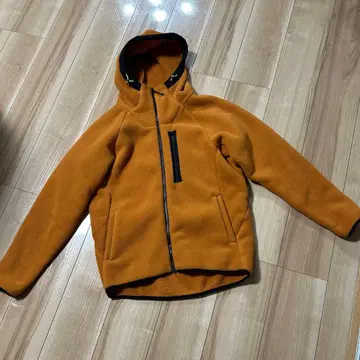 오렌지 플리스 자켓 후드 부착