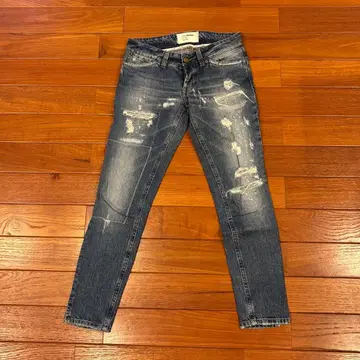 TWO WOMEN IN THE WORLD 스키니 청바지