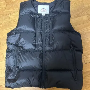 PYRENEX 블랙 다운 베스트 L