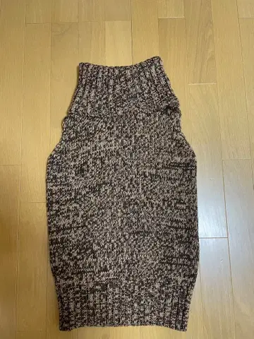 VICKY COUTURE 슬리브리스 니트 브라운 계열