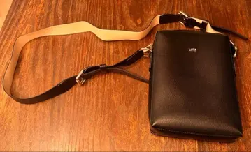 루이스 블랙 가죽 숄더백