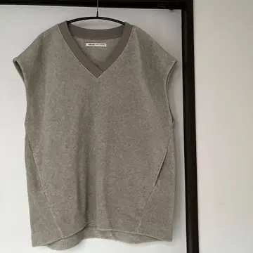 컨제페이예 V넥 슬리브리스 베스트