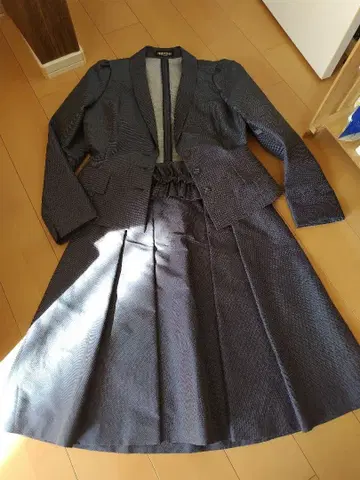 네이비 플레어 스커트 수트 테일러드 자켓 히로코코시노