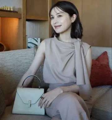 laubeblanc 사이드 보타이 콤비네이슨 카멜