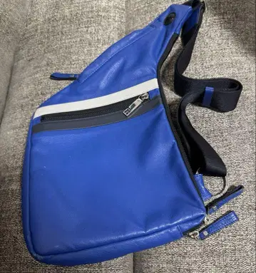 후지타카 핏 가죽 숄더백 블루