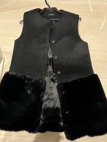 BASEMENT online 블랙 울 베스트