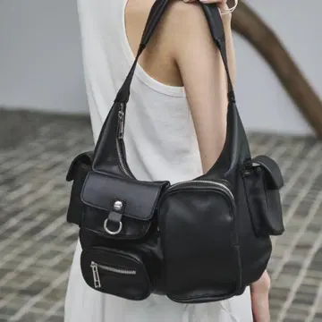 AIC. 멀티 포켓 매트 가죽 백