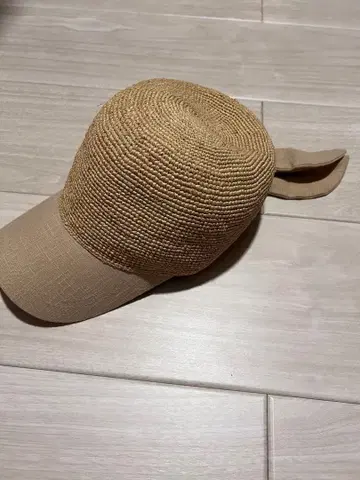 베이지 스트로우캡 리본 포함