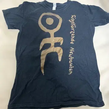 노이바우텐의 T셔츠