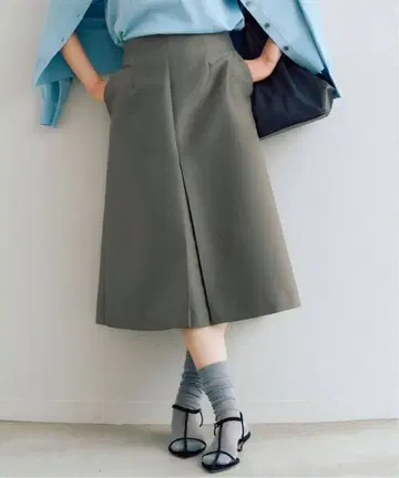 새상품급 IENA 이에나 새틴 턱 디자인 스커트 카키 36