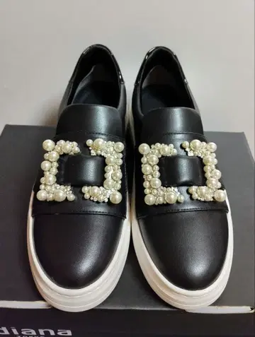 DIANA 슬립온 슈즈 비쥬 장식 블랙