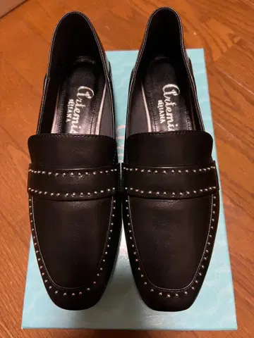 아르테미스 바이 다이애나 DIANA 스터드 장식 블랙 로퍼