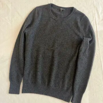 UNIQLO 유니클로 캐시미어 100% 니트 차콜 그레이