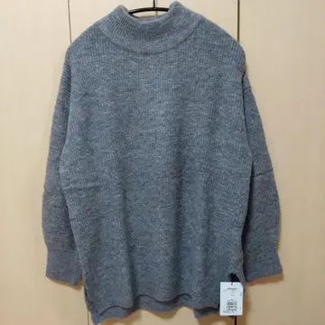 그레이 터틀넥 니트 스웨터