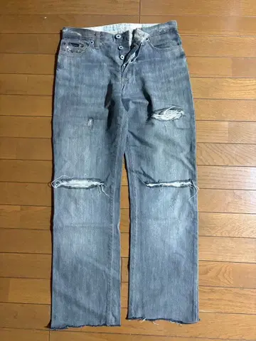 D&G 데미지 가공 그레이 스트레이트 데님