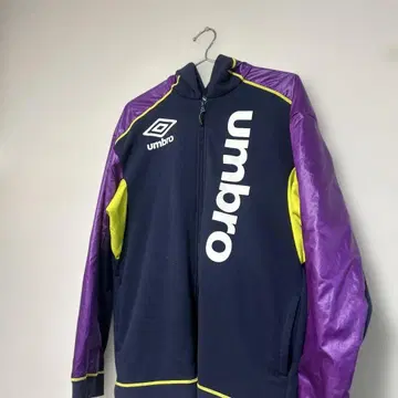초레어 디자인 umbro 트랙 자켓 저리 O 사이즈 후드티