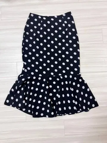 도트 무늬 플레어 스커트