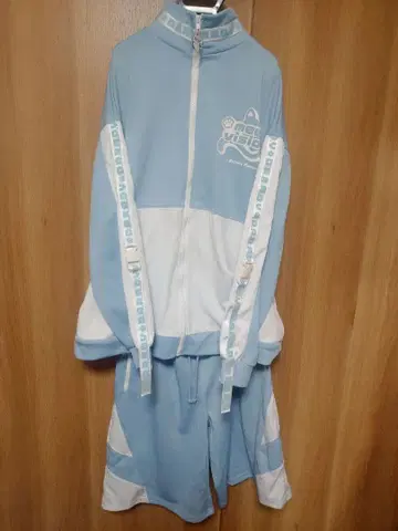 DARRDY 천사계 패션 저지 셋업 스카이블루 & 화이트 긴팔 하프 팬츠