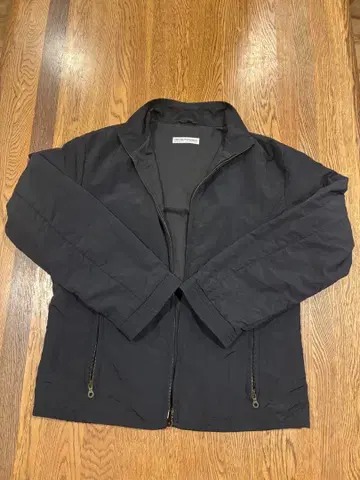 EMPORIO ARMANI 블랙 점퍼