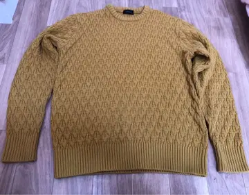 머스타드 케이블 니트 스웨터